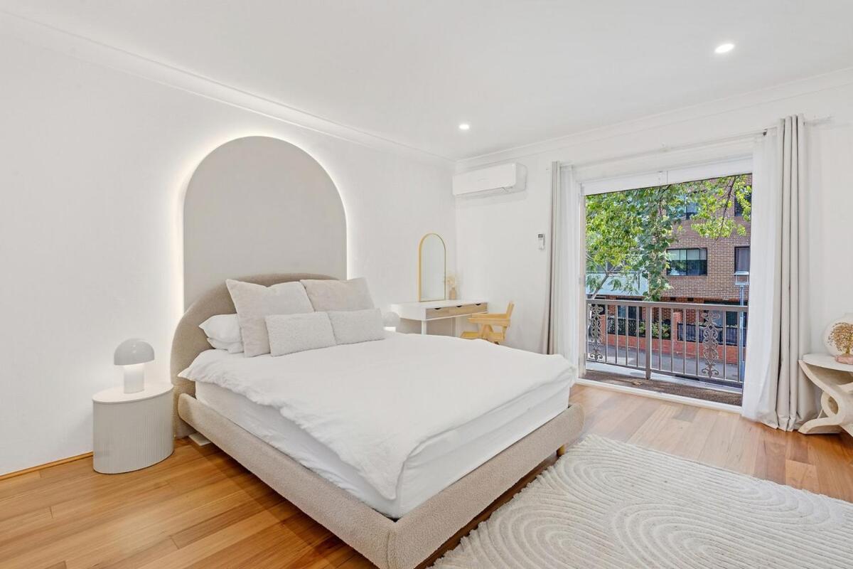 Luxury Modern 2-storey Townhouse In Pyrmont Sydney